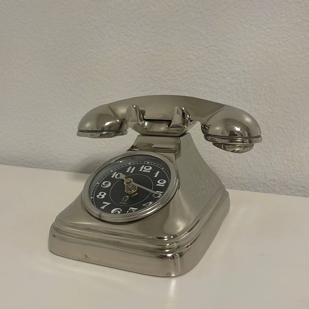 Home decor, room decor silver telephone clock!